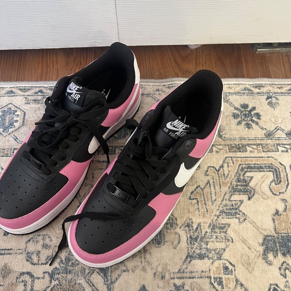 Air Force 1s size 8 - Picture 2 of 3